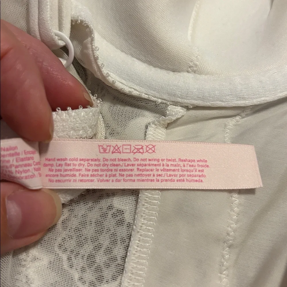 Victoria's Secret White Lace Lingerie - Picture 6 of 6